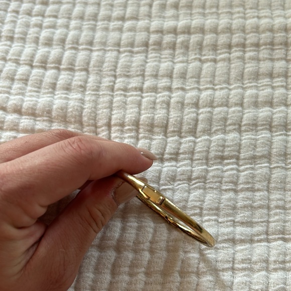 Gold Kate Spade bracelet with rhinestone knot design - Picture 5 of 5